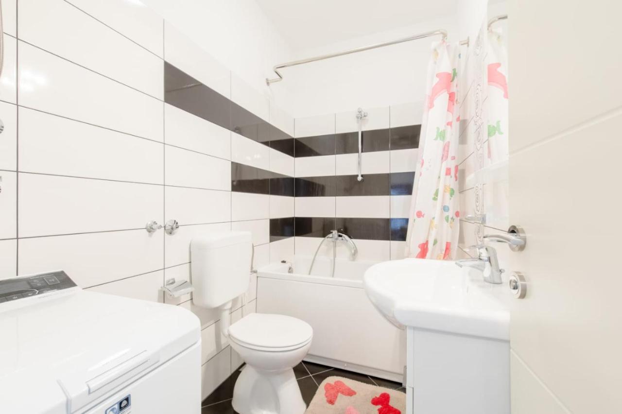 Apartmani Krilo Подстрана Екстер'єр фото